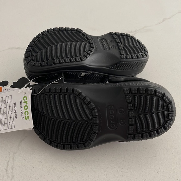 Kids classic black crocs - Picture 3 of 5